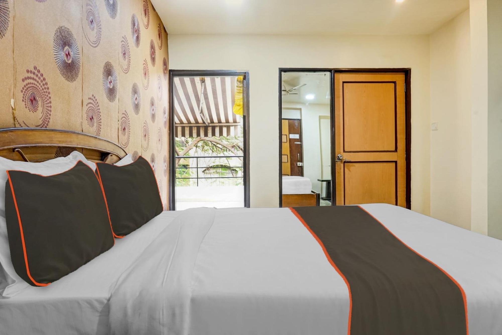 Hotel Galaxy Residency Kalyani Nagar ปูเน่ ภายนอก รูปภาพ